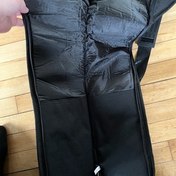Fender gig bag guitar holder backpack in black - Picture 6 of 6